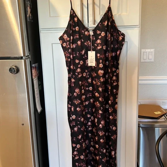 red black floral maxi dress Black Floral V Neck Maxi Dress & Reviews - Black - Dresses
